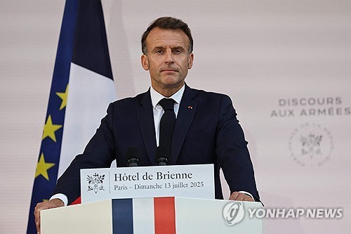 마크롱 "2027년까지 국방 예산 103조원으로 증액"