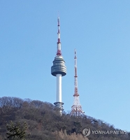 "높은 곳이 좋아"…남산타워 꼭대기 무단 등반한 남성 송치