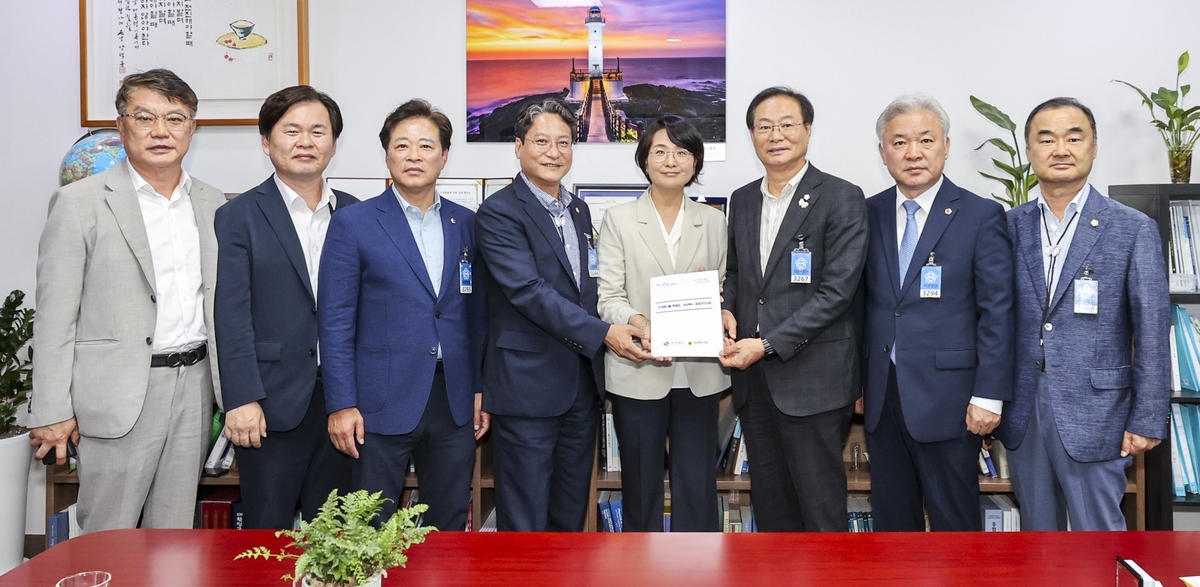 경북도의회, 국회 찾아 '산불 피해보상·지역재건' 특별…