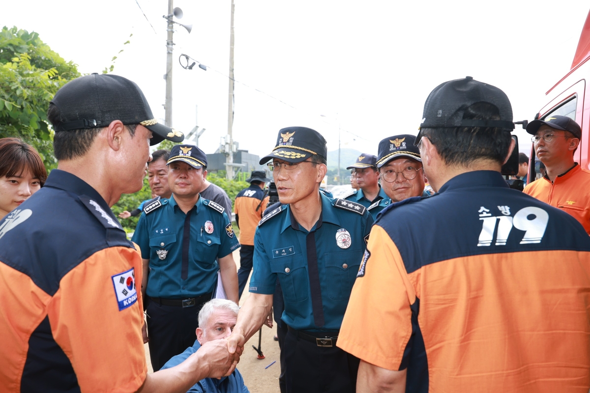 경찰청장 대행, 가평 찾아 "실종자 수색에 인력·장비 총동원"