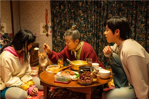 좀비가 된 딸, 아빠가 지킨다…울리고 웃기는 영화 '좀…