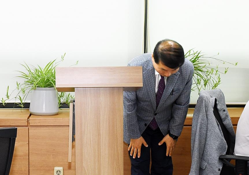 구리시장, 비상근무 중 야유회 참석 비판 일자 사과