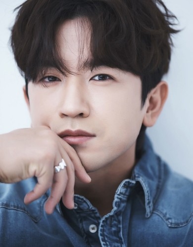 신화 이민우 결혼…"오랜 인연과 한 가족 되기로"