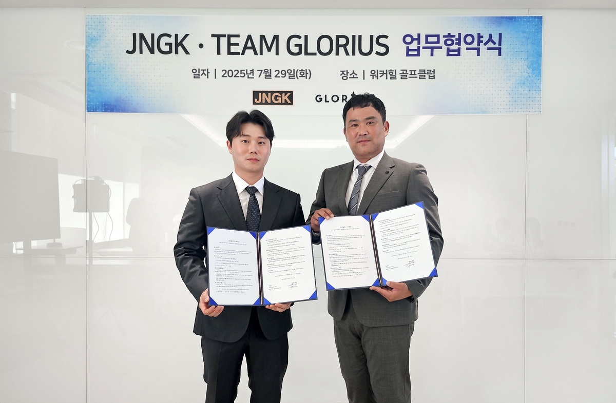 팀글로리어스 선종협 대표(왼쪽)와 JNGK 남경우 상무.