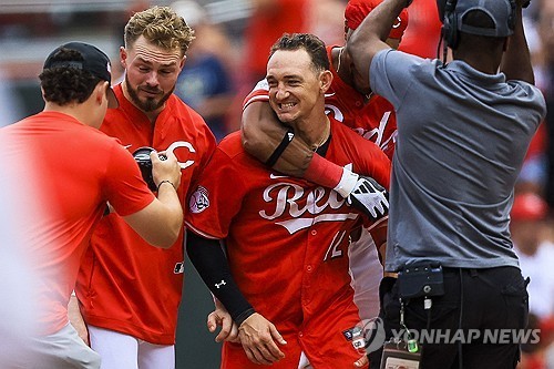 MLB 승률 1위 밀워키, 연장 접전 끝에 패배…14연승에서 제동
