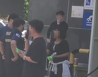 마트서 유통기한 지난 젤리 훔쳐 초등생들 나눠준 40대 송치