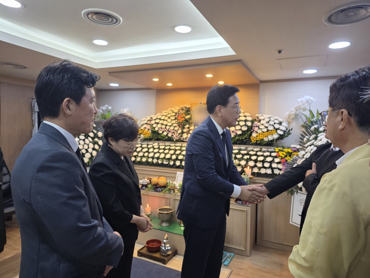 국힘 지도부, 청도 열차사고 희생자 조문…"충분한 지원 노력"