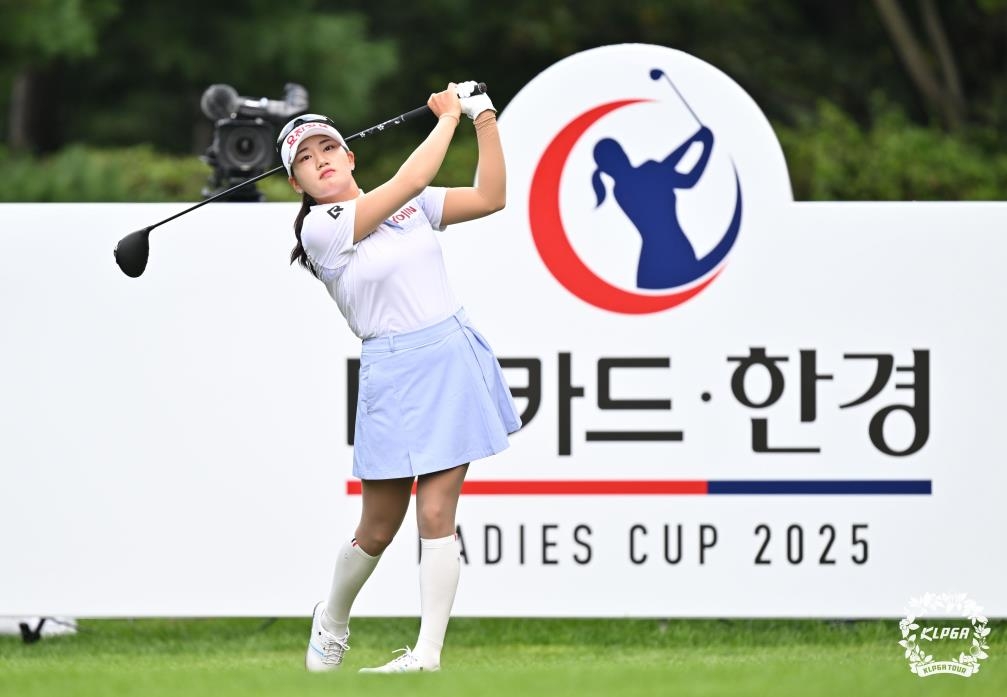티샷 날리는 노승희