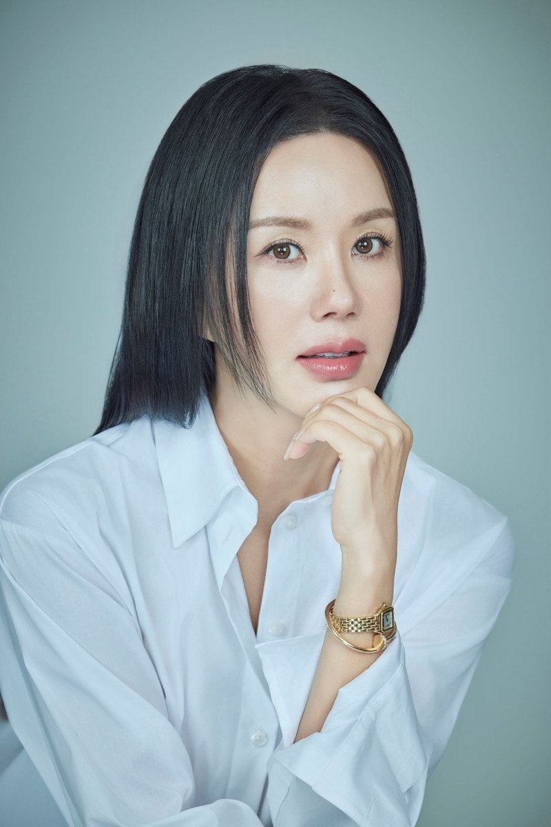 가수 겸 배우 엄정화