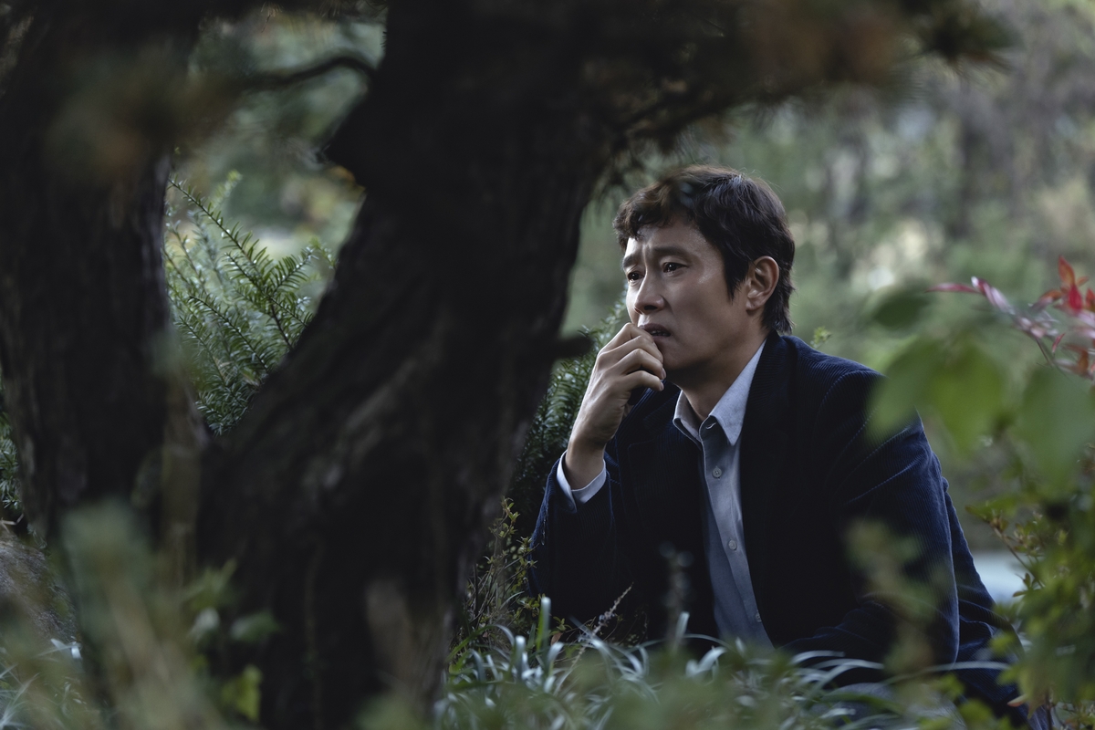 영화 '어쩔수가없다' 속 배우 이병헌