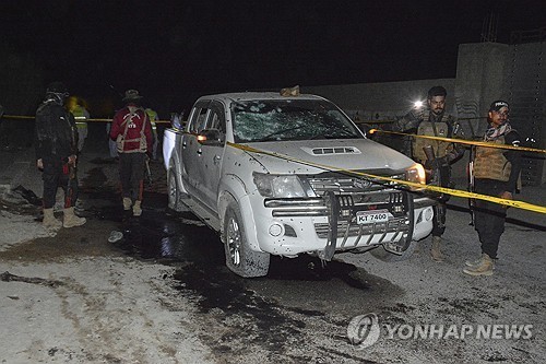 파키스탄 퀘타 외곽서 발생한 자폭 테러 현장
