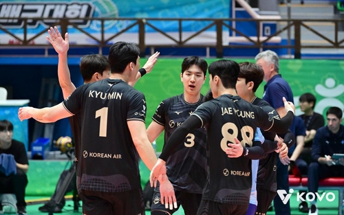 대한항공, 배구 컵대회서 우리카드 3-0 완파…헤난 감독 첫 승(종합)