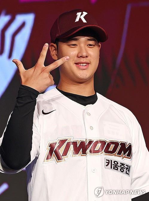 지난해 1순위 지명 선수인 정현우