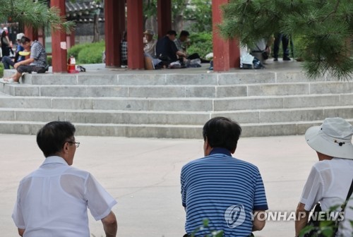 쭈그려 앉는 것도 버겁다…65세 노인 18% 골다공증·9% 근감소증