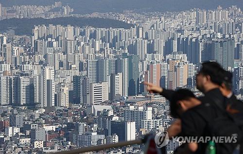 서울 남산에서 바라본 시내 아파트 단지.