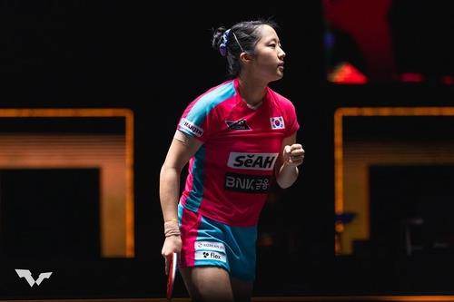 파이팅 외치는 신유빈