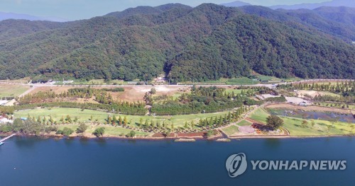 하천변에 조성된 파크골프장