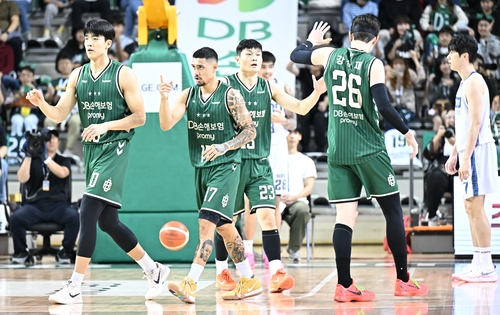 알바노(17번) 등 DB 선수들