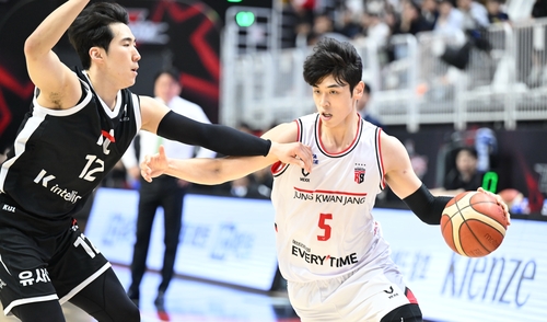 '변준형 20점' 프로농구 정관장, kt 잡고 4연승…1라운드 1위(종합)