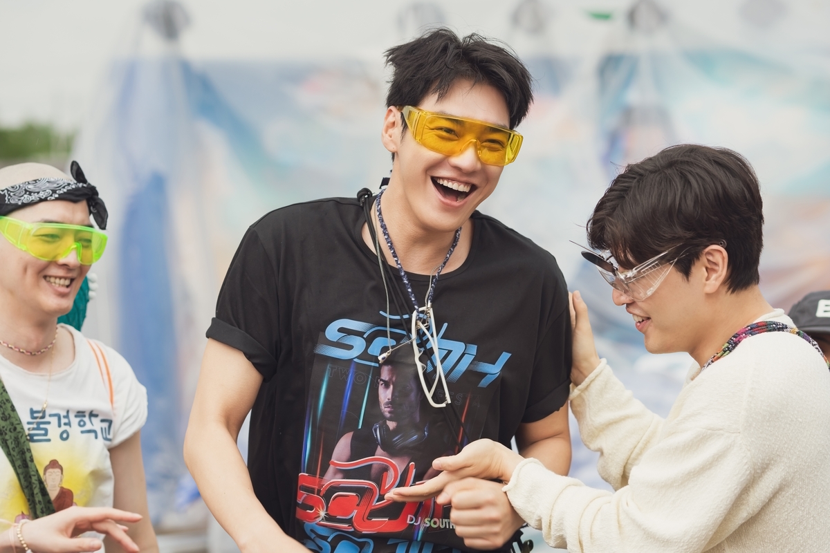 [박스오피스] '퍼스트 라이드' 개봉 첫 주말 1위…2위는 '체인소 맨'