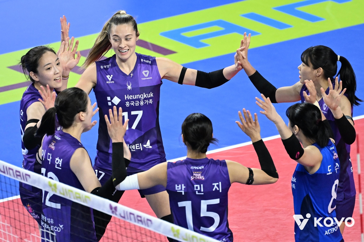 '레베카 친정팀 상대 34점' 흥국생명, 기업은행 꺾고 4연패 탈출(종합)