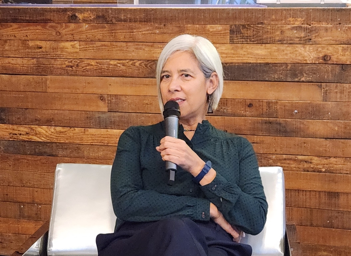 런던에서 북토크 하는 한국계 미국 소설가 수전 최