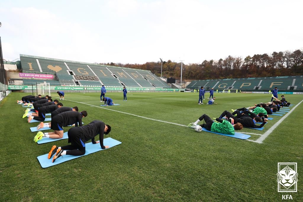 김포솔터경기장에서 훈련하는 축구대표팀.