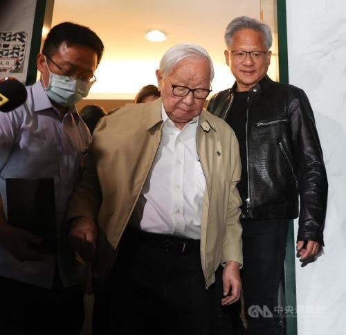 지난해 5월 장중머우 TSMC 창업자(가운데), 젠슨 황 엔비디아 CEO