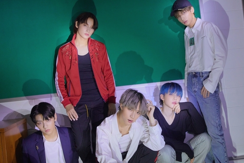 Imagen de la banda masculina de K-pop Tomorrow X Together, proporcionada por su agencia de representación, Big Hit Entertainment. (Prohibida su reventa y archivo)