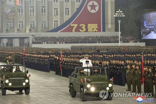 La foto, proporcionada, el 9 de septiembre de 2021, por la KCNA, muestra un desfile militar, celebrado en la madrugada del mismo día, para conmemorar el 73er. aniversario de la fundación nacional de Corea del Norte, en Pyongyang. (Uso exclusivo dentro de Corea del Sur. Prohibida su distribución parcial o total)