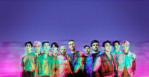 La imagen, proporcionada por James Marcus Haney x Heo Jae Young x Kim So Jung, muestra a la sensación del K-pop BTS y la banda de rock británica Coldplay. (Prohibida su reventa y archivo)