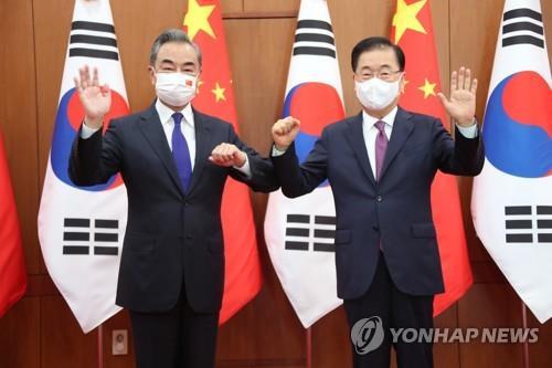 (2ª AMPLIACIÓN) Wang denuncia la idea de la inclusión de Corea del Sur en la alianza 'Five Eyes' como un subproducto 'obsoleto' de la Guerra Fría