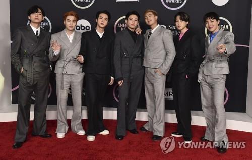 La sensación del K-pop BTS posa para una foto en los premios American Music Awards (AMA) 2021, celebrados, el 21 de noviembre de 2021 (hora local), en el Teatro Microsoft, en Los Ángeles, EE. UU.