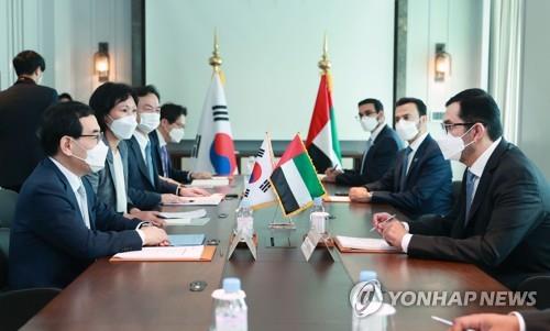 Corea del Sur y los EAU acuerdan impulsar sus lazos en nuevos sectores y cadenas de suministro