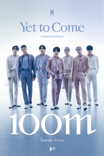 La imagen, publicada por Big Hit Music, muestra un póster que celebra los 100 millones de visualizaciones del vídeo musical de "Yet To Come", la nueva canción del grupo masculino del K-pop BTS, en YouTube. (Prohibida su reventa y archivo)
