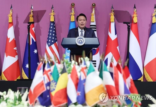 (AMPLIACIÓN) Corea del Sur, EE. UU. y Japón sostendrán una cumbre trilateral al margen de la cumbre de la OTAN