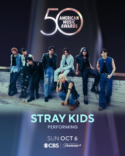 La foto, proporcionada por Dick Clark Productions, muestra un póster anunciando que el grupo masculino de K-pop Stray Kids realizará una actuación en los American Music Awards de este año, que se celebrarán el 6 de octubre de 2024 (hora de EE. UU.). (Prohibida su reventa y archivo)