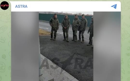 La foto, capturada, el 22 de octubre de 2024, del canal de Telegram de Astra, una agencia de noticias independiente rusa, muestra a unos soldados norcoreanos, que Astra afirma que llegaron a la unidad 44980 de la infantería rusa, en Sergeyevsky, Vladivostok. (Prohibida su reventa y archivo)