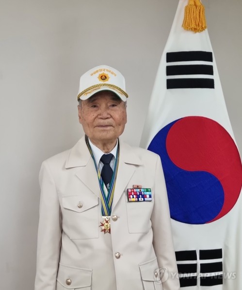 [인턴액티브] "60년만에 만난 전우 다 여기서 죽었어…쓸쓸하게"