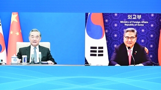 韓中外相がテレビ会談　「習主席訪韓など首脳交流の勢い維持」（１２月１３日）