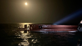 전남 신안 해상서 어선 전복…3명 구조·9명 실종