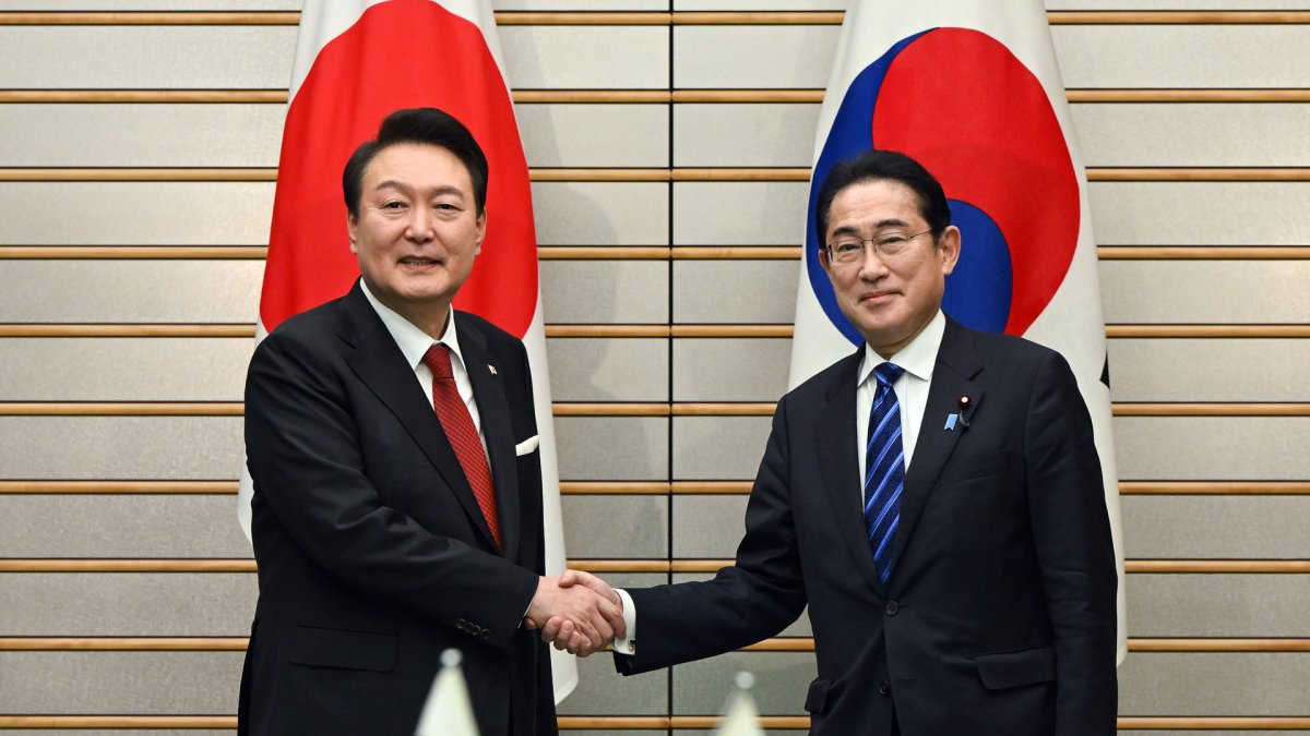 Yoon acuerda con Kishida 'normalizar completamente' el acuerdo de intercambio de inteligencia militar