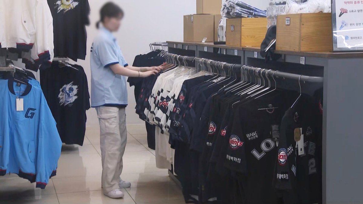 '누가누가 잘 팔렸나'…프로야구 전반기 유니폼 판매왕은?