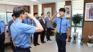 선장 추락 후 '나 홀로' 고속질주 어선 멈춘 해경 특별승급