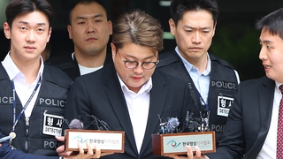 El cantante de ópera pop Kim Ho-joong expresa su sincero pesar antes de una vista sobre la orden de arresto