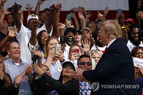 트럼프 "중국이 무역합의 깨뜨려…물러서지 않을것"