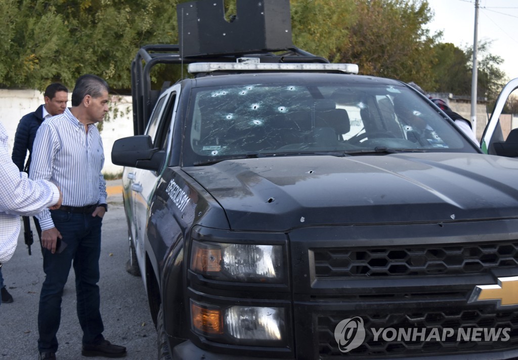 지난 11월 코아우일라주에서 카르텔 총격 당한 경찰 차량
