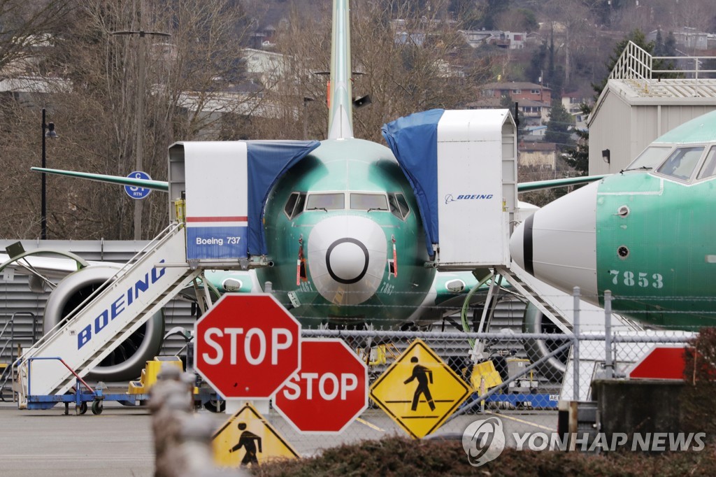  미국 워싱턴주 렌턴 공항에 세워져 있는 보잉 737 맥스 항공기