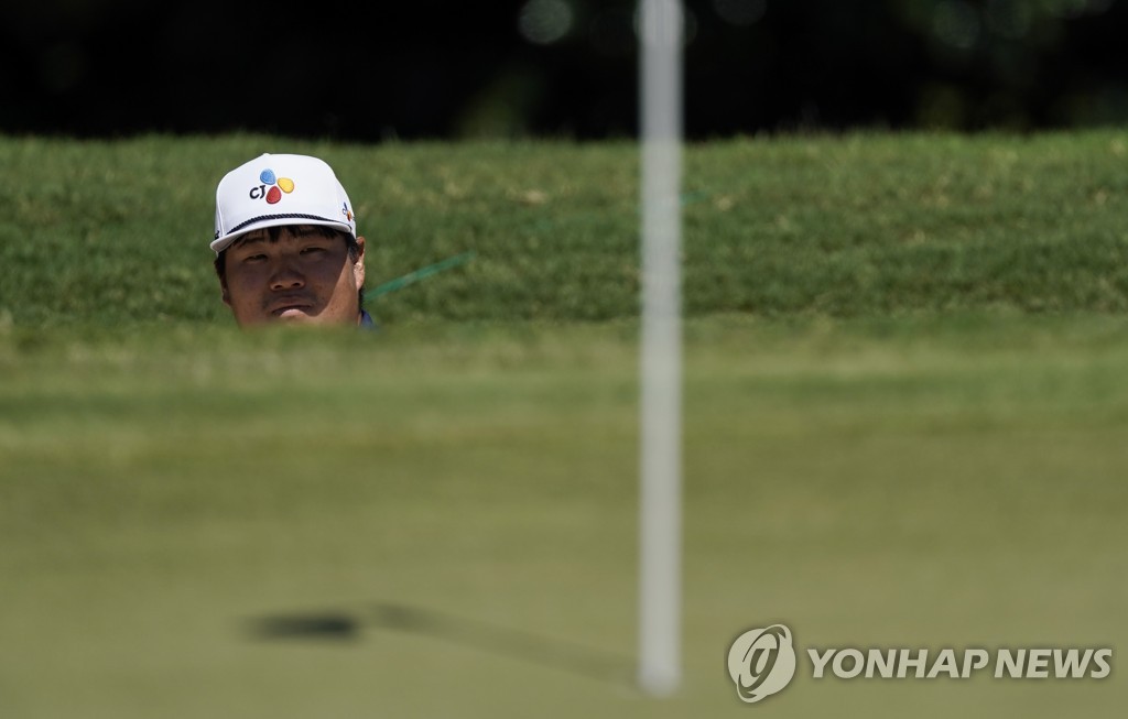 In this Associated Press photo, Im Sung-jae of South Korea hits from the bunker on the second hole during the final round of the Tour Championship at East Lake Golf Club in Atlanta on Sept. 7, 2020. (Yonhap)