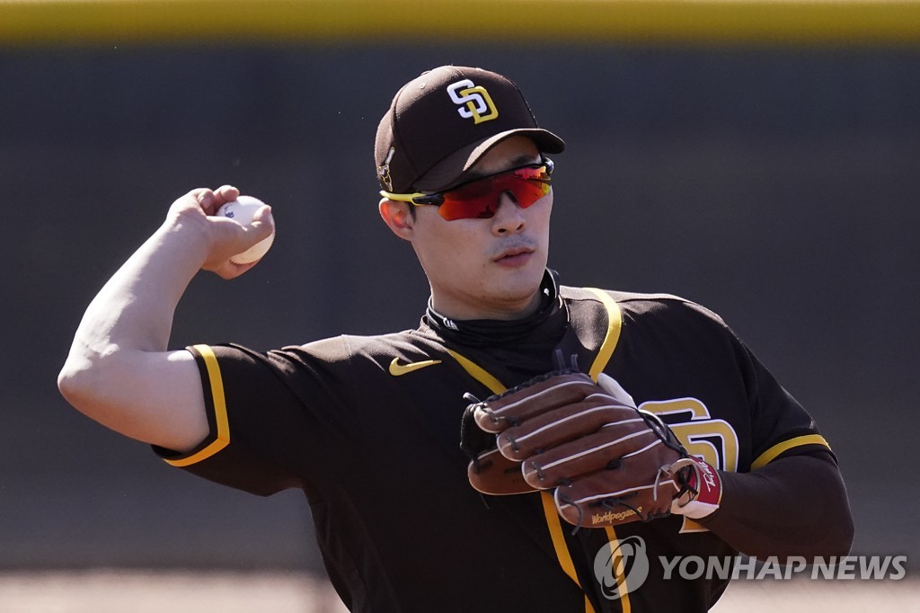 김하성, MLB 시범 경기 첫 보행 … 안타 2 타수